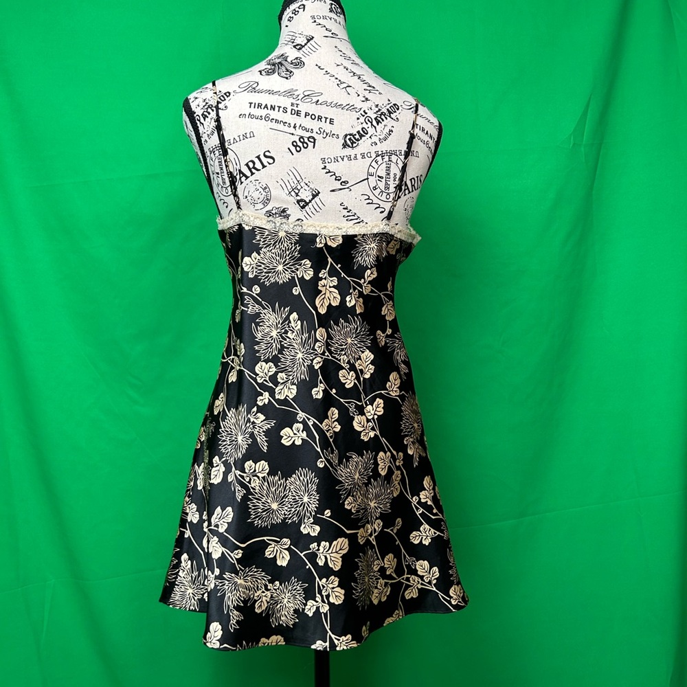 NWOT VS Victoria’s Secret Baby Doll Cami Slip Open Tie Front. Size M. - Picture 4 of 10